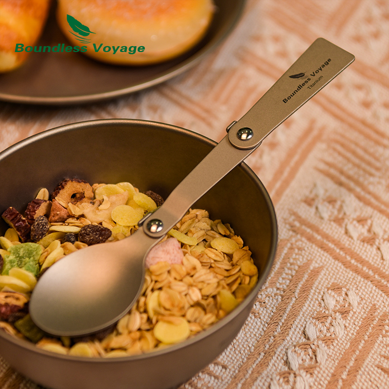 رحلة لا حدود لها التيتانيوم أد - مراجعة Weaning Spoon Set وسعره