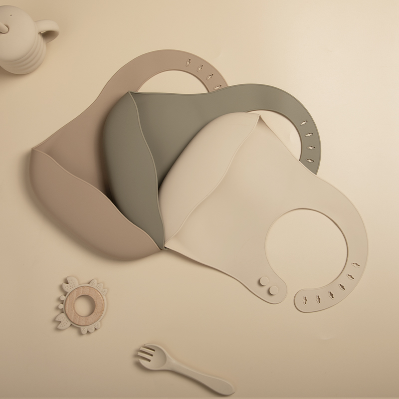 سيليكون الطفل المرايل BPA الحر - مراجعة Baby Food Apron وسعره